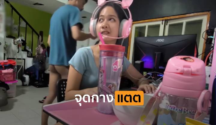 คลิปหลุดใหม่ น้องน้ำผึ้ง กำลังนั่งเล่นเกมส์สนุกเลย ผัวเงี่ยนจับนมแล้วถอดกางเกงโชว์ควย แล้วจับเย็ดหน้าคอมท่าหมาจนน้ำแตก